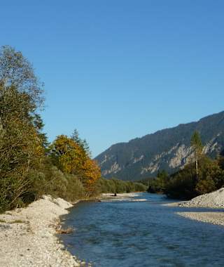Die Isar im Bereich der Mautstelle.