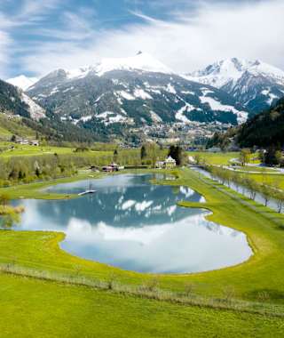 Achenpromenade und Badesee in Gastein im Frühling