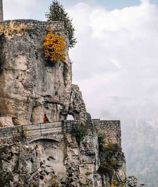 Albtraufgänger - die erste Etappe führt an der Burgruine Reussenstein vorbei.