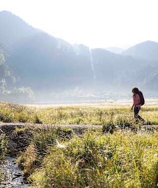 Die Alpenüberquerung beginnt am Spitzingsee in Bayern.