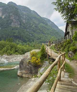 Märchenhafte Ausblick auf den Fluss Verzasca.
