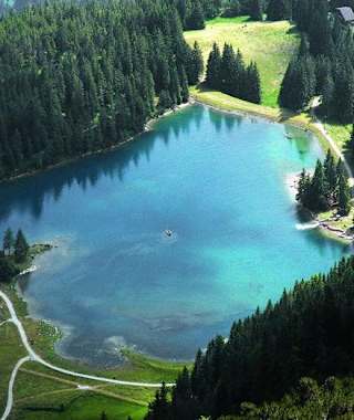 Das kristalklare Wasser des Arnisee