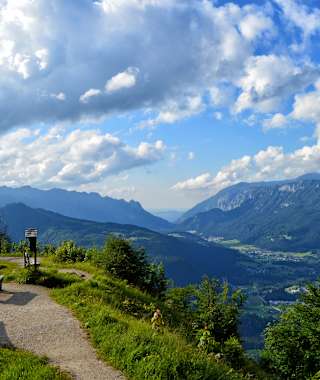 Aussicht vom 1.304 m hohen Grünstein über das Berchtesgadener Land in Bayern