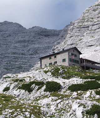 Zabierowhütte mit Hinterhorn.