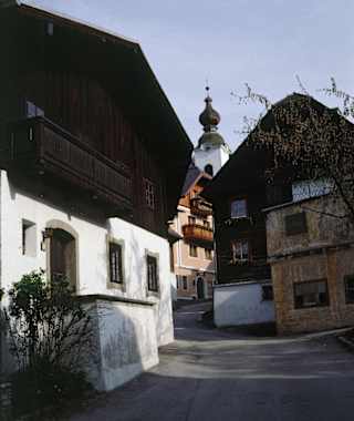 Talort/Ausgangspunkt: Haus im Ennstal, 772 m. Talstation der Tauern Seilbahn Hauser Kaibling, 815 m. Beschilderte Zufahrt über das Dorfzentrum.