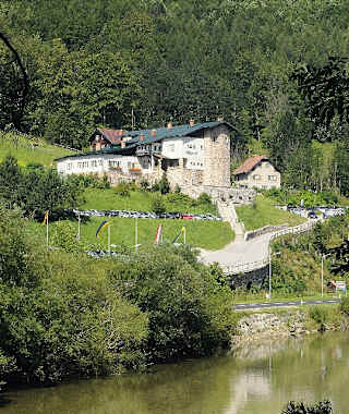Ausgangspunkt: Talstation der Raxseilbahn, 528 m, in Hirschwang.