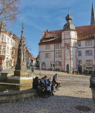 Der Alfelder Marktplatz mit dem Rathaus.