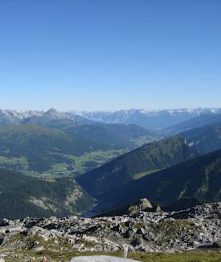 Blick auf Brennerregion. Sattelberg links im Bild 