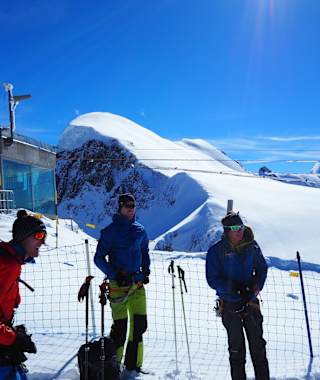 Ankunft an der Bergstation Kleinmatterhorn - im Hintergrund der Westgipfel des Breithorns