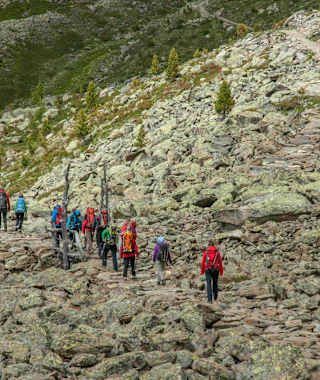 Durch wildes Blockgelände führt der Weg vom Kanzellift ins Zaytal.