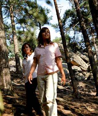 Wanderer vor den Dörenther Klippen