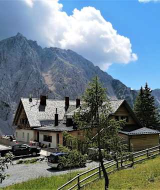 Klagenfurter Hütte mit Hochstuhl