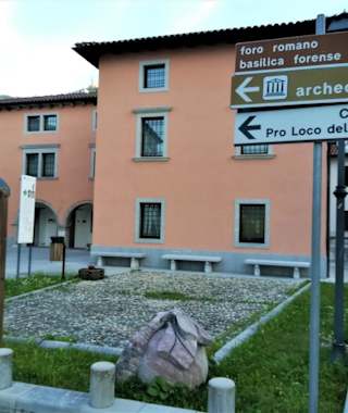 Museum in Zuglio mit Hinweistafeln