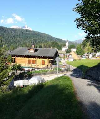 Weg zur Ortsmitte von Sàuris di sotto