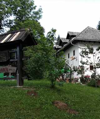 Dom Pristava v Javorniškem Rovtu