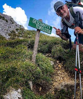 Ein Schild weist darauf hin, dass man den Teufelsteig geschafft hat.