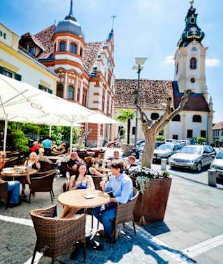 Hartberg Hauptplatz mit Stadtpfarrkirche