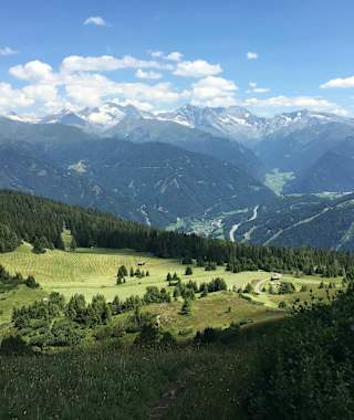 Von der Blaser Hütte steigt man nach Steinach am Brenner ab.