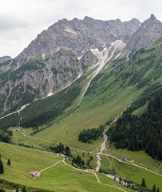 Die Familienwanderung führt in das schöne Gemsteltal.