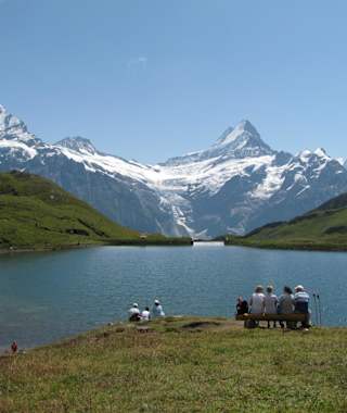 Rast am Bachalpsee mit grandioser Kulisse der Berner Alpen
