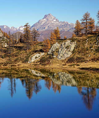 Lago Nero mit dem mächtigen Monte Viso im Hintergrund