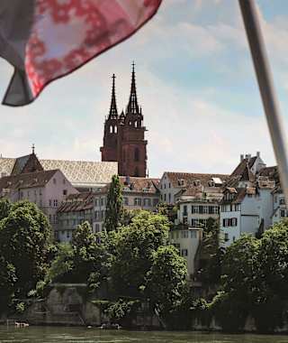 Fahrt über den Rhein mit Blick auf das Münster