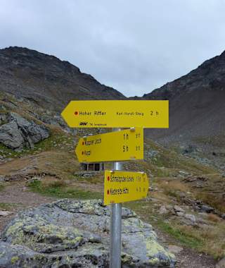 Beschilderung mit der Bezeichnung „Karl-Handl-Steig“