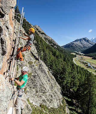 Sagenhafte Tiefblicke am Klettersteig La Resgia