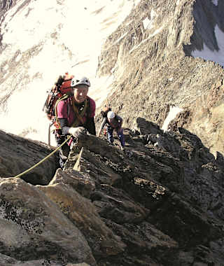 Die Kletterei am Lagginhorn-Südgrat ist leicht, trotzdem schön. Klar kommt da Freude auf!