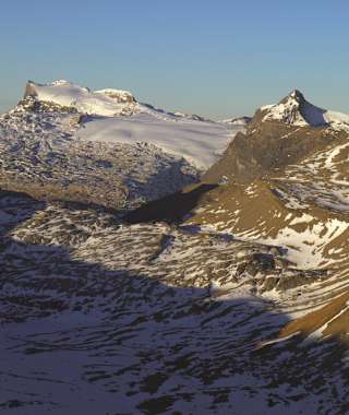 Blick vom Col des Audannes zum Gipfel und Glacier des Diablerets der Diablerets. Rechts das Oldenhorn.