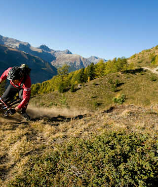 Knackige Anstiege und flowige trails