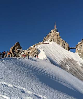 Schon der Abstieg von der Aiguille du Midi zum Refuge des Cosmiques ist spektakulär.