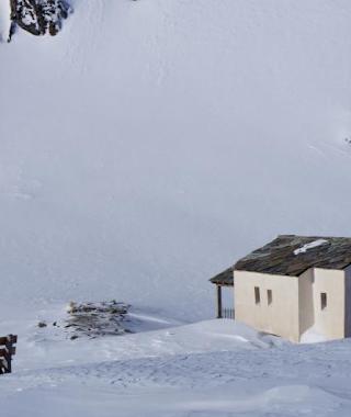 Vorbei am zugeschneiten Schwarzsee und der Kapelle Maria zum Schnee Vorbei am zugeschneiten Schwarzsee und der Kapelle Maria zum Schnee