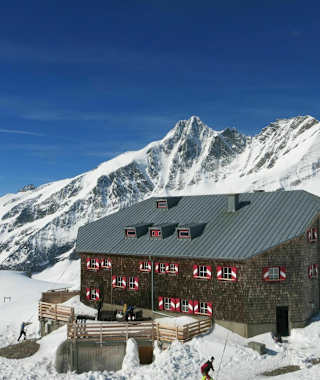Die Oberwalderhütte liegt im Zentrum der Glocknergruppe auf 2.973 m.