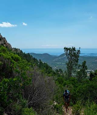 Beim Aufstieg von Conca zum Refuge de Paliri eröffnen sich immer wieder tolle Blicke Richtung Meer.