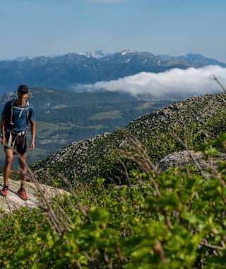 Unterhalb des Monte Incudine sieht man weit in Norden der Insel.