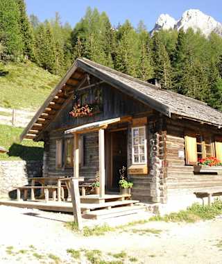 Die Putzalm oberhalb von Niederdorf