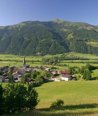Der Pirtendorfer Lehrweg startet in Stuhlfelden und führt entlang des Salzachufers zu einem wunderschönen Feuchtgebiet mit artenreicher Umgebung