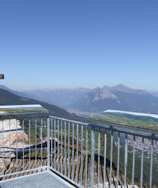 Schöner Panoramablick auf der Aussichtsplattform des Pizalun