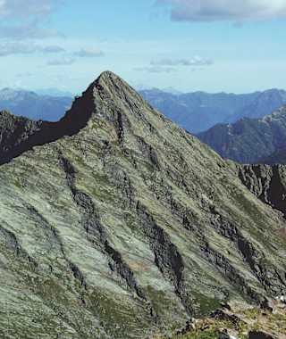 Der Poncione Rosso von Westen. Eine große Auswahl an Rippen.