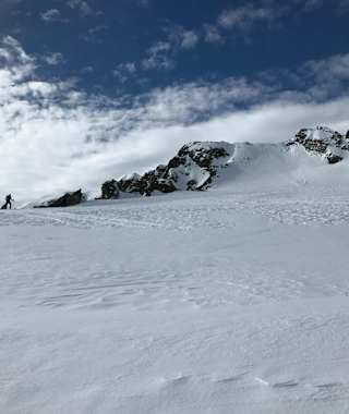 Aufstieg Richtung Wildes Hinterbergl am oberen, flachen Teil des Ferners