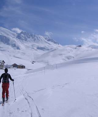 Im Hochtal mit Blick auf den Piz Grevasalvas