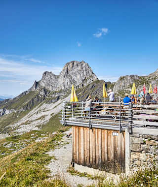 Die Sonnenterrasse der Rugghubelhütte