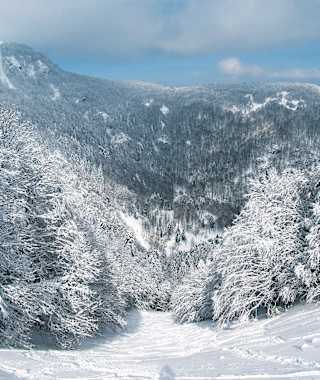 Erste Abfahrt hinab nach Boedele, im Hintergrund das Couloir de la Vierge.