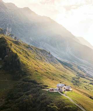Die Schesaplanahütte oberhalb von Seewis