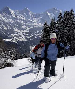 Schneeschuhspaß mit Männlichen, Tschuggen und Lauberhorn im Hintergrund