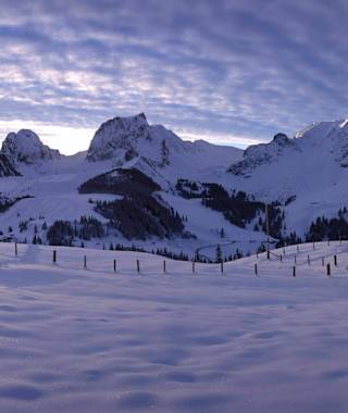 Winterpanorama vom Feinsten am Selibühlhaus: Homad, Nüneneflue, Gantrisch und Ochse