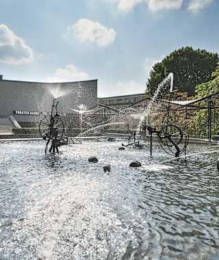 Tinguely-Brunnen vor dem Theater