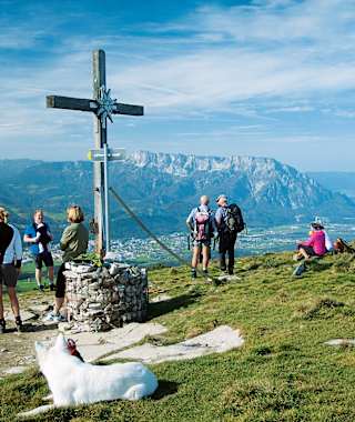 Ausblick vom Schlenken auf das Salzachtal und den Untersberg.