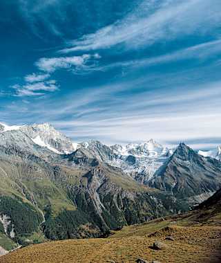 Blick von Sorebois auf Roc de la Vache (Bildmitte) und Weisshorn-Kette.